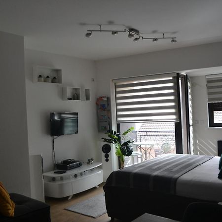 Urban Apartment Ниш Экстерьер фото
