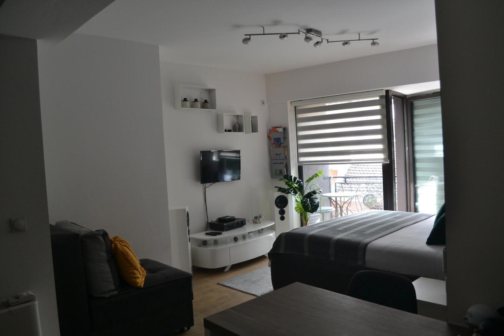 Urban Apartment Ниш Экстерьер фото