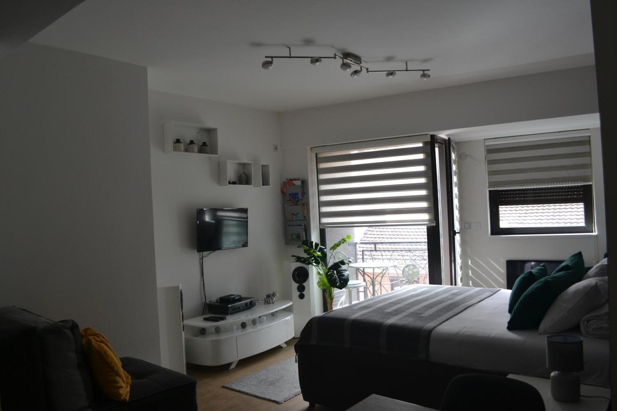 Urban Apartment Ниш Экстерьер фото