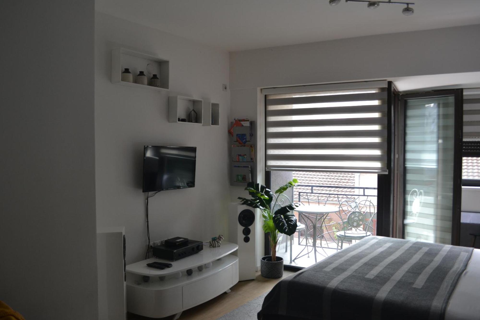 Urban Apartment Ниш Экстерьер фото