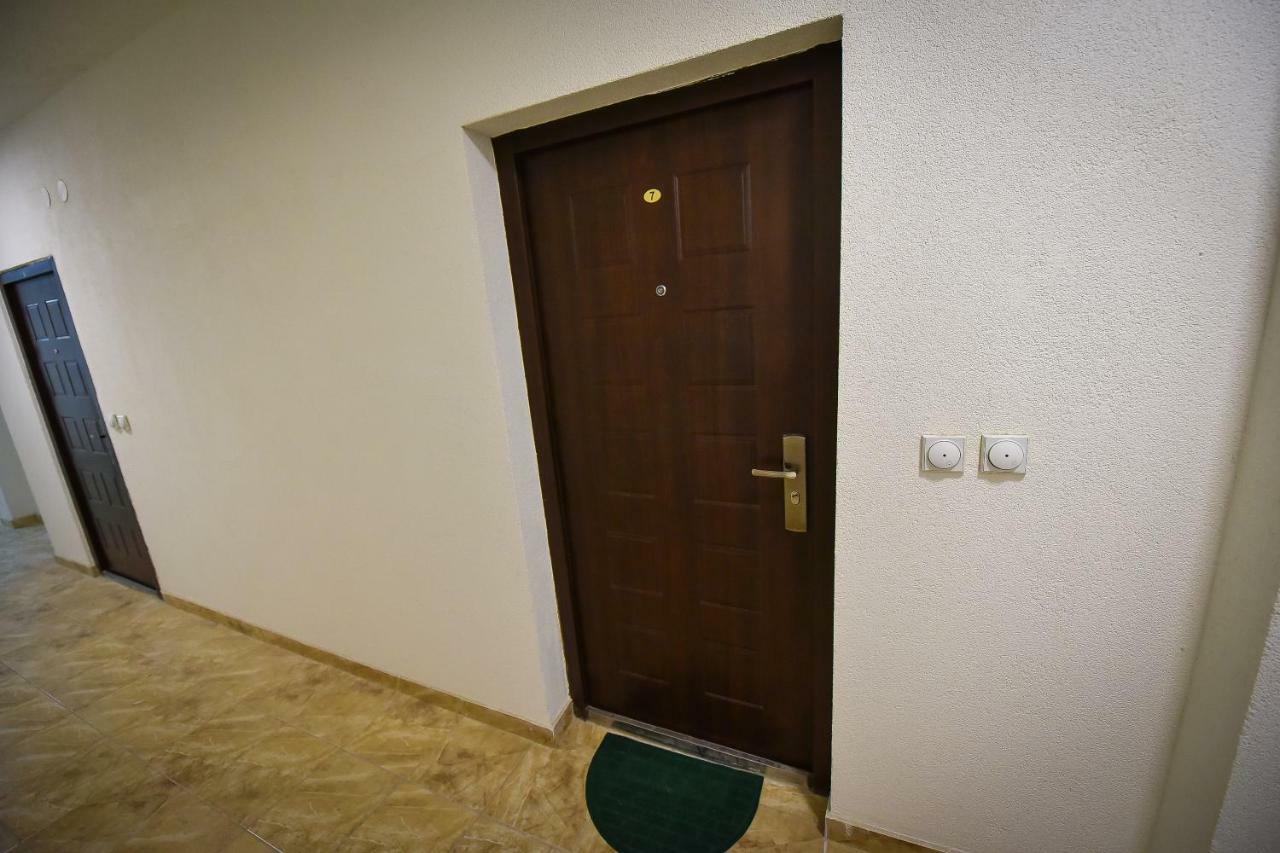 Urban Apartment Ниш Экстерьер фото